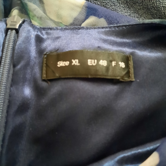 Midi dress Size XL - Picture 7 of 11